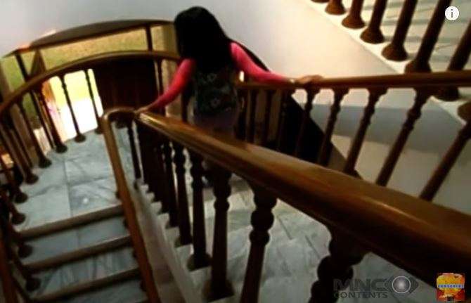 10 Potret Rumah Lawas Rita Sugiarto Jarang Tersorot, Menjulang Tinggi nan Megah Bak Istana!