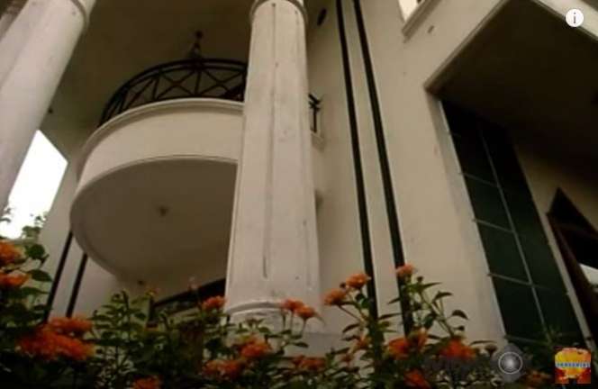 10 Potret Rumah Lawas Rita Sugiarto Jarang Tersorot, Menjulang Tinggi nan Megah Bak Istana!
