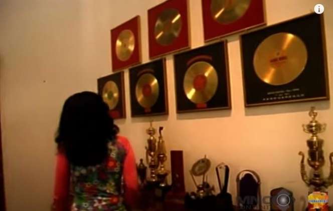 10 Potret Rumah Lawas Rita Sugiarto Jarang Tersorot, Menjulang Tinggi nan Megah Bak Istana!