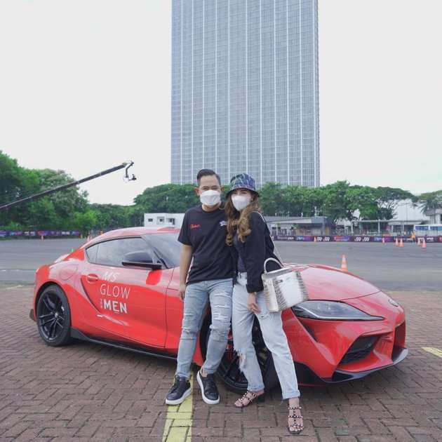 8 Potret Gilang 'Crazy Rich Malang' dengan Sederet Mobil Mewahnya