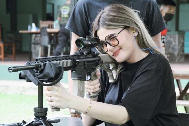 Lama Tak Disorot, 10 Potret Kabar Hilda Vitria Mantan Billy Syahputra, Bikin Syok Idap OCD!
