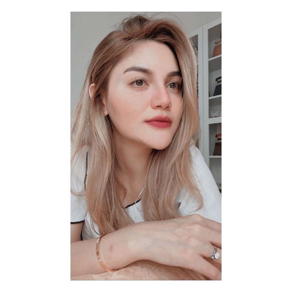 Lama Tak Disorot, 10 Potret Kabar Hilda Vitria Mantan Billy Syahputra, Bikin Syok Idap OCD!