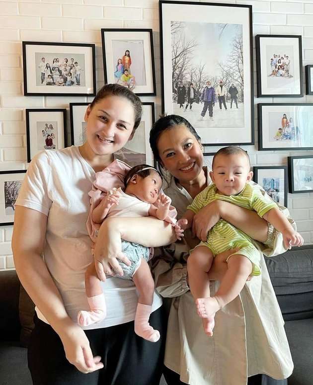 Potret Baby Balint Anak Mona Ratuliu dan Baby Nakeya Putri Nola Malam Mingguan Bareng, Dijodohkan Sejak Dini!