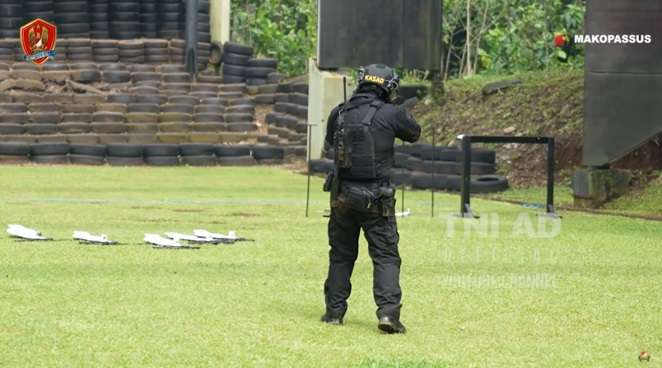 Aksi Kasad TNI Dudung Abdurachman Saat Latihan Teror, Sangar Banget!