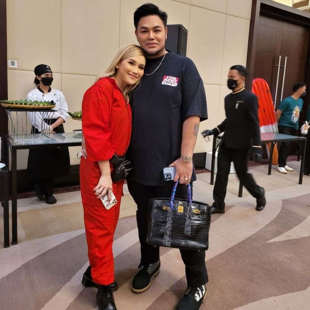 Gaya 10 Artis Hadiri Ultah Anak Ayu Ting Ting, Penampilan Krisdayanti Jadi Sorotan!