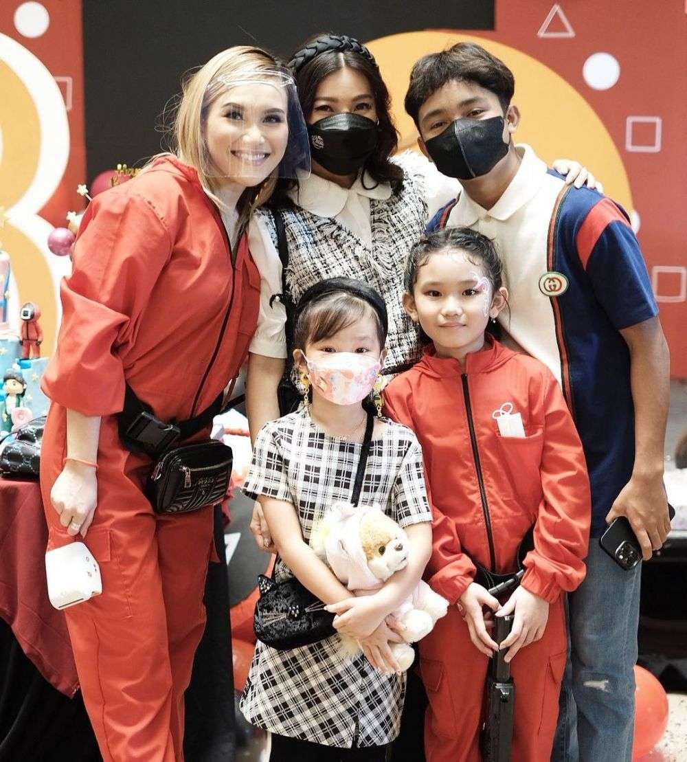 Gaya 10 Artis Hadiri Ultah Anak Ayu Ting Ting, Penampilan Krisdayanti Jadi Sorotan!