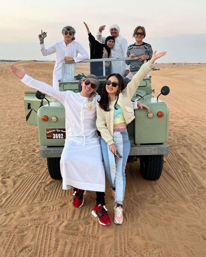 10 Potret Mesra Natasha Wilona & Verrel Bramasta Liburan di Dubai, Makan Steak ‘Sultan’