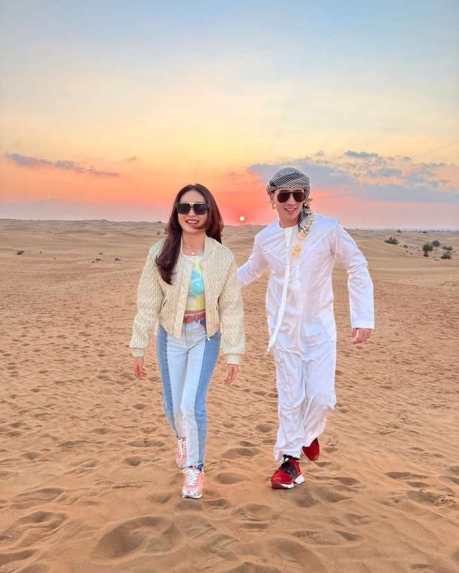 10 Potret Mesra Natasha Wilona & Verrel Bramasta Liburan di Dubai, Makan Steak ‘Sultan’