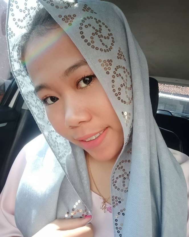 Jarang Tersorot! 10 Potret Marisa Putri Menantu Lydia Kandou, Tajir Tapi Sederhana!