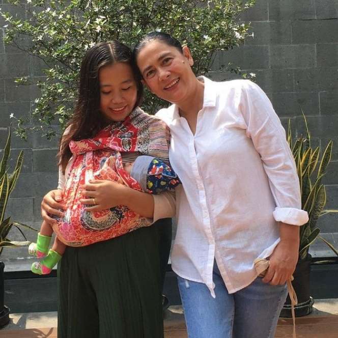 Jarang Tersorot! 10 Potret Marisa Putri Menantu Lydia Kandou, Tajir Tapi Sederhana!