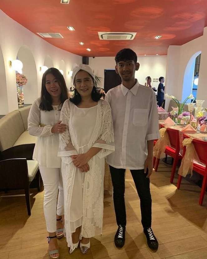Jarang Tersorot! 10 Potret Marisa Putri Menantu Lydia Kandou, Tajir Tapi Sederhana!