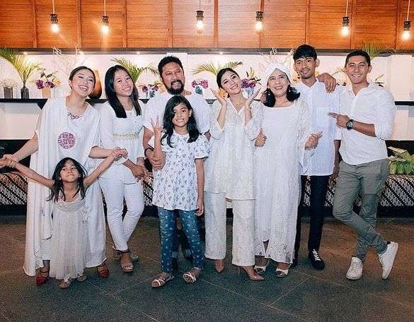 Jarang Tersorot! 10 Potret Marisa Putri Menantu Lydia Kandou, Tajir Tapi Sederhana!