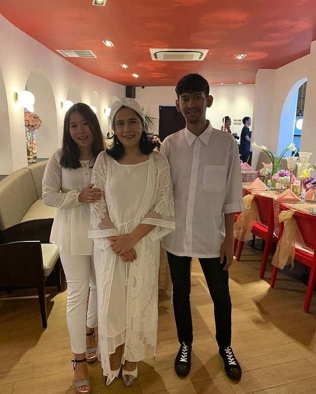 Jarang Tersorot! 10 Potret Marisa Putri Menantu Lydia Kandou, Tajir Tapi Sederhana!