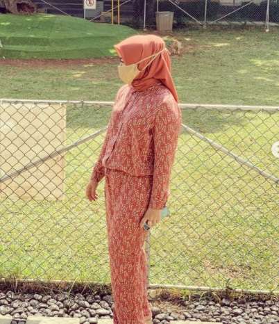 9 Potret Terbaru Sherrin Tharia Mantan Istri Zumi Zola yang Kini Kembali Berhijab