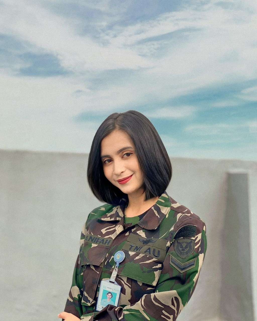 8 Potret ‘Cantiknya’ Serda Hanifah, Anggota Wanita TNI AU yang Parasnya Bak Bidadari