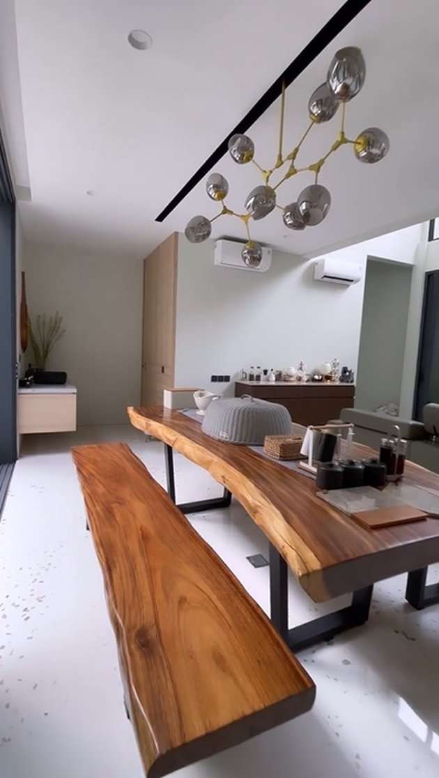 10 Potret Before-After Rumah Baru Poppy Bunga, Desainnya Bikin Takjub!