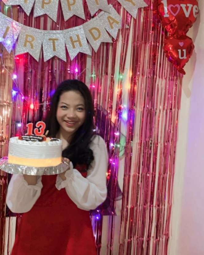 Pangling! 10 Potret Terbaru Jeniffer Pemain ‘Dunia Terbalik’, Kecilnya Polos Kini Cantik & Gaul Abis!
