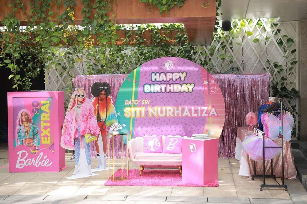 10 Potret Perayaan Ultah Siti Nurhaliza ke 43, Bak Pesta ABG-Bertema Barbie & Serba Pink!