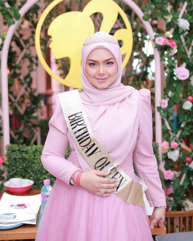 10 Potret Perayaan Ultah Siti Nurhaliza ke 43, Bak Pesta ABG-Bertema Barbie & Serba Pink!