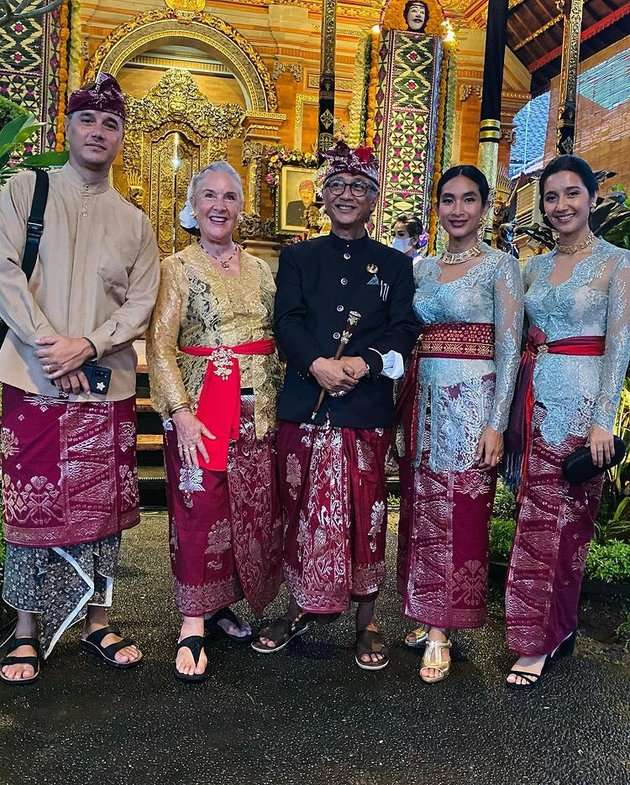 8 Potret Asri Kerthyasa Bule Cantik Mertua Happy Salma yang Kini Tinggal di Bali 