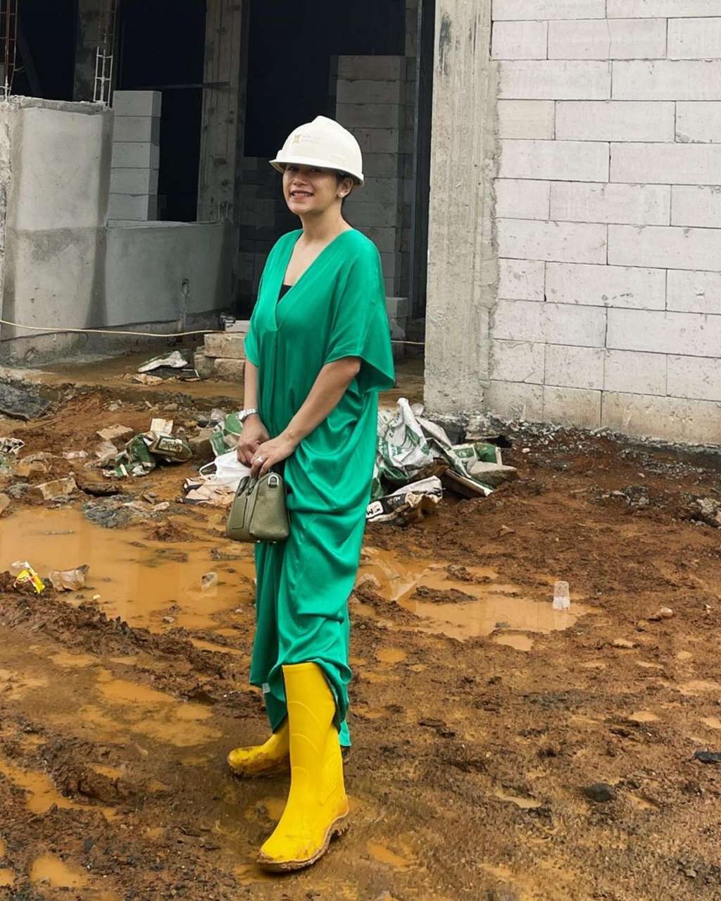 Jadi Miliader, Farida Nurhan Eks TKW Bangun 'Istana' Super Megah, Lihat 8 Potretnya!