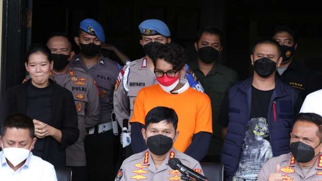 FOTO: Penampakan Ardhito Pramono Mengenakan Baju Tahanan