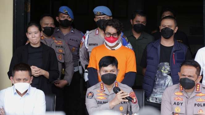 FOTO: Penampakan Ardhito Pramono Mengenakan Baju Tahanan