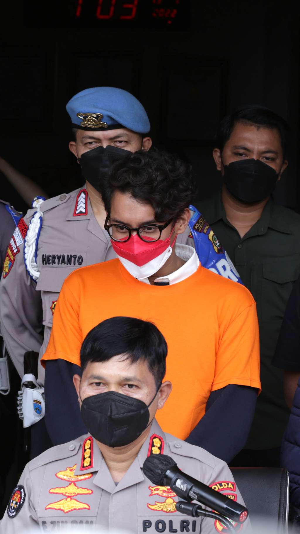 FOTO: Penampakan Ardhito Pramono Mengenakan Baju Tahanan