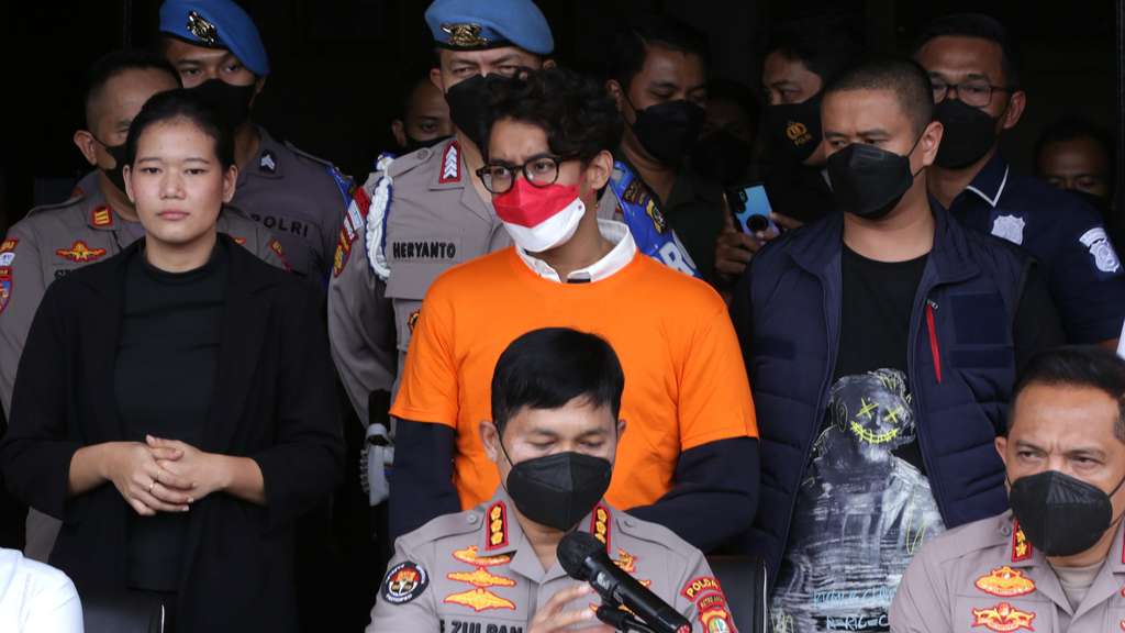 FOTO: Penampakan Ardhito Pramono Mengenakan Baju Tahanan