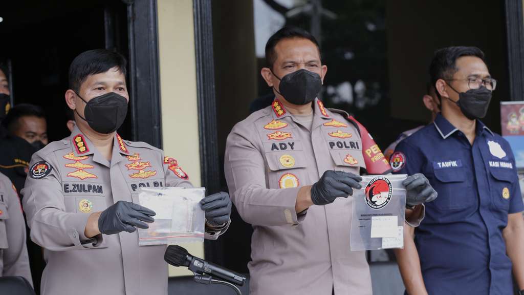 FOTO: Penampakan Ardhito Pramono Mengenakan Baju Tahanan