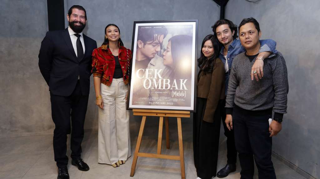 Bantah Sempat Pacaran, Hanggini dan Bryan Domani Reuni di Cek Ombak (Melulu)