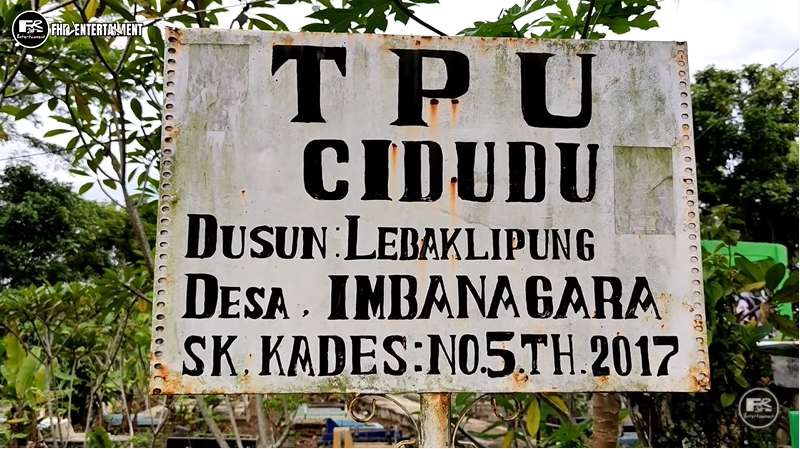 8 Potret Kondisi Makam Nike Ardilla yang Lama Tak Tersorot, Gedung untuk Fans Terbengkalai-Memprihatinkan!