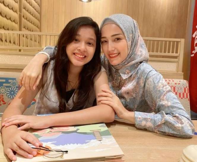 Disebut Mirip Ibu Sambungnya, Lihat 8 Potret Shakiena Azalea Putri Cantik Pasha