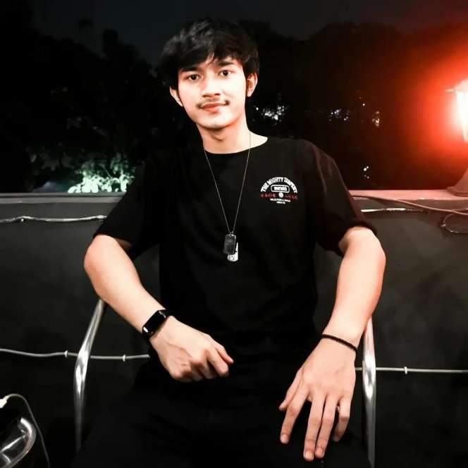 Dituding Pansos! Ini 10 Potret Rivaldi ‘YouTuber’ Ganteng Dikabarkan Dekat dengan Mayang Adik Vanessa Angel
