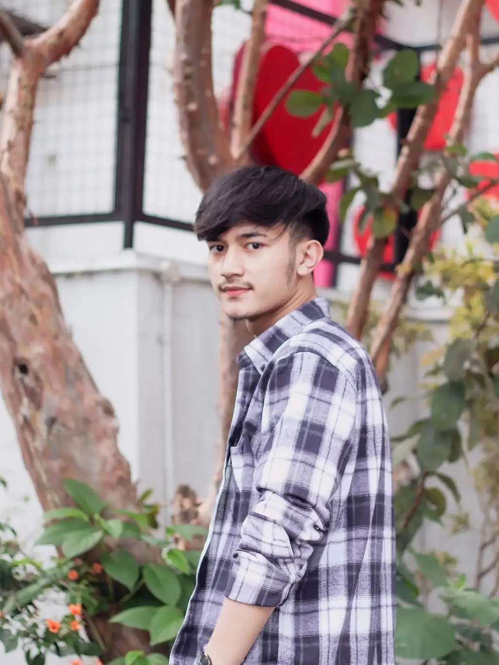 Dituding Pansos! Ini 10 Potret Rivaldi ‘YouTuber’ Ganteng Dikabarkan Dekat dengan Mayang Adik Vanessa Angel