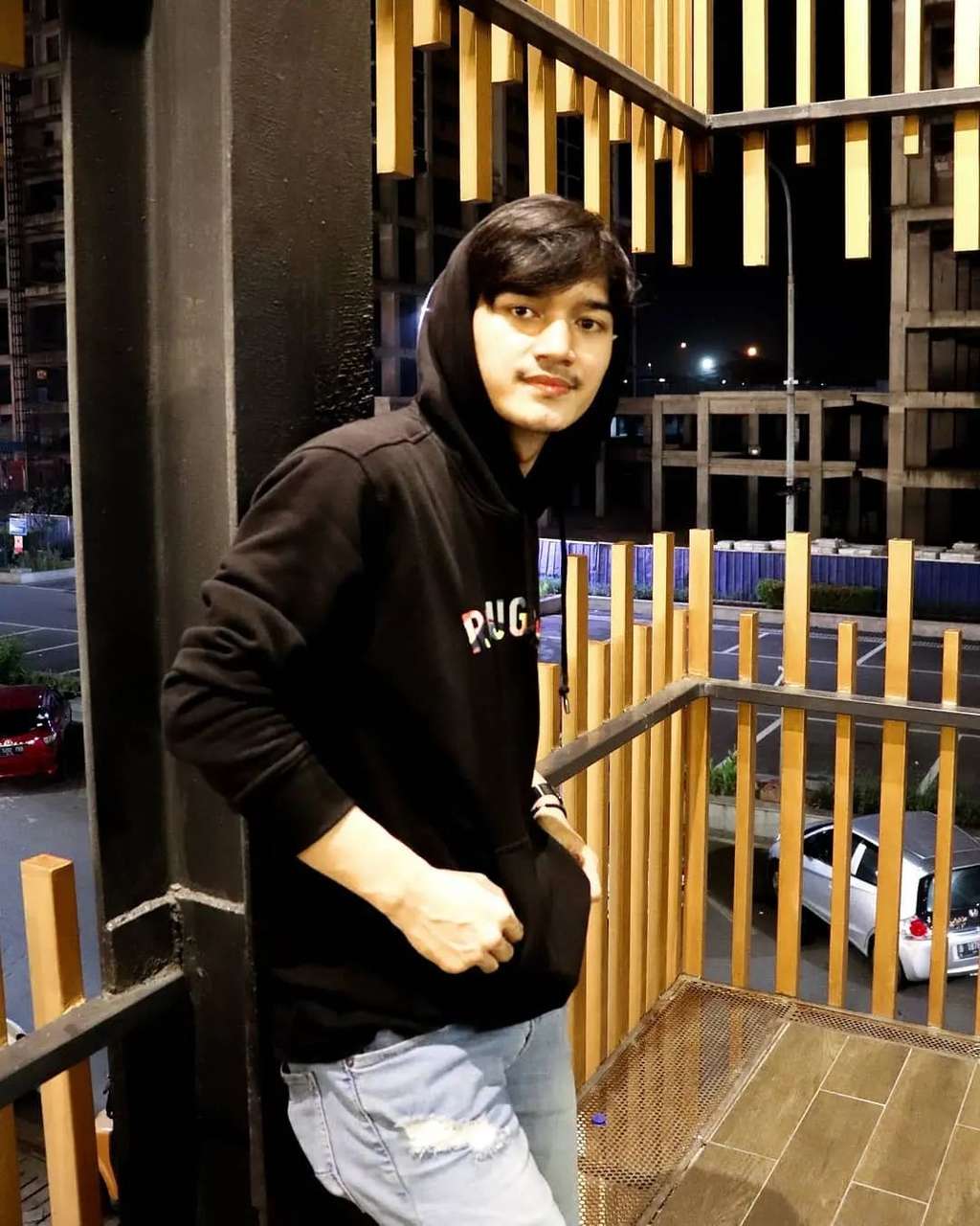 Dituding Pansos! Ini 10 Potret Rivaldi ‘YouTuber’ Ganteng Dikabarkan Dekat dengan Mayang Adik Vanessa Angel