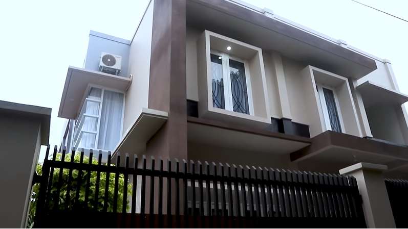 Dulu Guru Honorer Gaji Rp20 Ribu, Intip 9 Potret ‘Mewahnya’ Rumah Baru Kiky Saputri Usai Sukses Jadi Komika