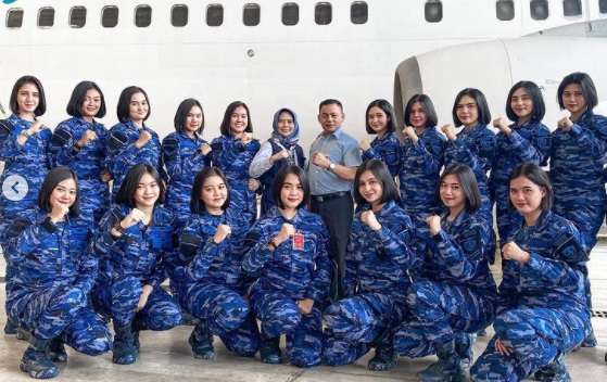 Potret Wanita Angkatan Udara yang Jadi Pramugari Pesawat Presiden, Cantiknya Bukan Main!