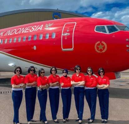 Potret Wanita Angkatan Udara yang Jadi Pramugari Pesawat Presiden, Cantiknya Bukan Main!