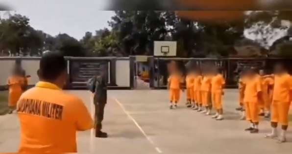 Nasib Perwira TNI yang Dijebloskan ke Rutan Militer, Ini 8 Potretnya Saat 'Diospek' Tahanan Lain