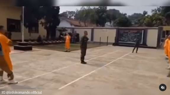 Nasib Perwira TNI yang Dijebloskan ke Rutan Militer, Ini 8 Potretnya Saat 'Diospek' Tahanan Lain