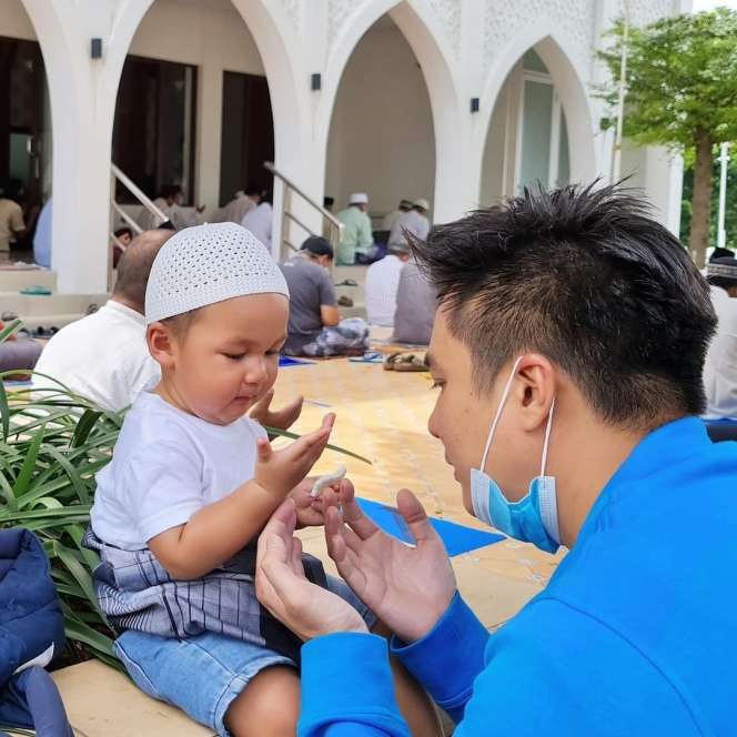 Potret Sederet Artis Mendampingi Anak Mengaji, Penampilan Ayu Ting Ting Paling Disorot!