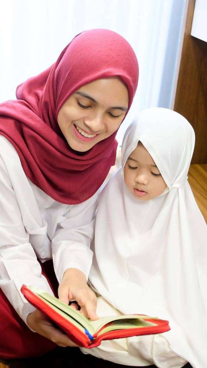 Potret Sederet Artis Mendampingi Anak Mengaji, Penampilan Ayu Ting Ting Paling Disorot!