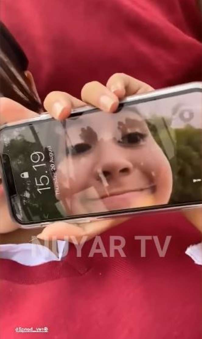 10 Foto Wallpaper di HP Artis yang Tak Sengaja Tersorot, Thariq Halilintar Terciduk Pakai Foto Fuji!