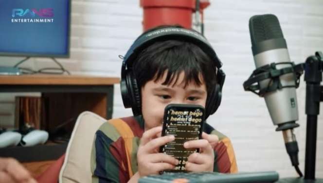 10 Foto Wallpaper di HP Artis yang Tak Sengaja Tersorot, Thariq Halilintar Terciduk Pakai Foto Fuji!