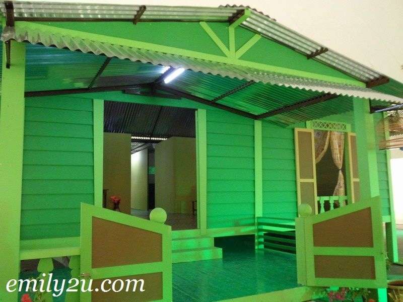 10 Penampakan Rumah Upin & Ipin di Dunia Nyata, Luarnya Sederhana Dalamnya Bikin Melongo!