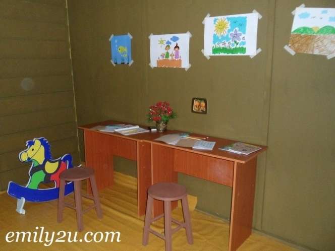 10 Penampakan Rumah Upin & Ipin di Dunia Nyata, Luarnya Sederhana Dalamnya Bikin Melongo!