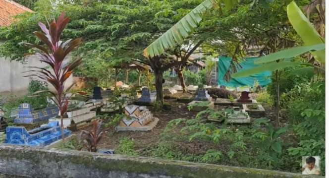 Penampakan Desa Siluman, Banyak Kuburan di Pemukiman Warga