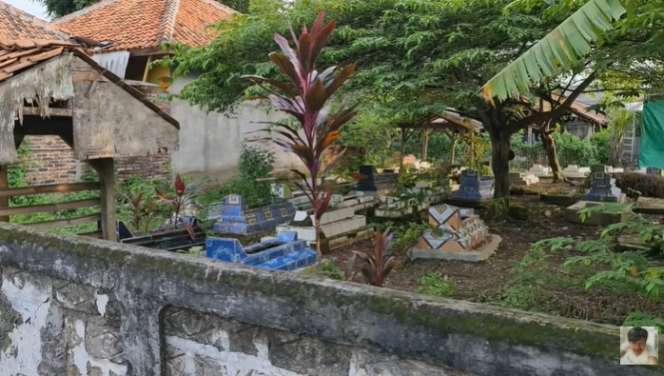 Penampakan Desa Siluman, Banyak Kuburan di Pemukiman Warga