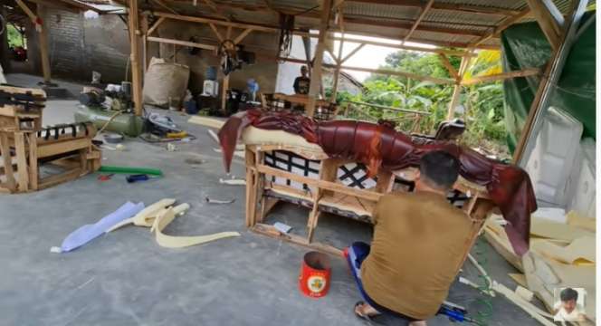 Penampakan Desa Siluman, Banyak Kuburan di Pemukiman Warga